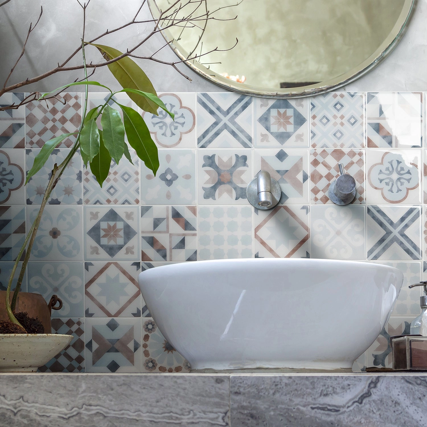Smart Tiles Peel and Stick 4-Sheet 9 x 9 Backsplash - Vintage Parma|Dosseret Smart Tiles peler et coller 9 x 9, 4 feuilles - Vintage Parma