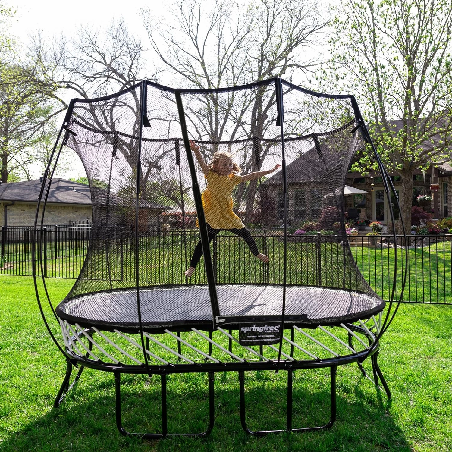 Springfree Outdoor Compact Oval Trampoline with FlexiNet Enclosure and Soft Edge Jumping Mat