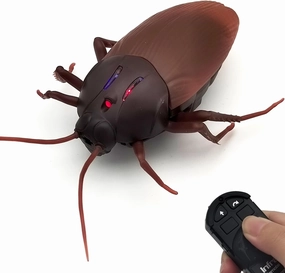 Tipmant RC Cockroach Toy Remote Control Roach Insect Realistic Simulation Electric Electronic Animal for Cat Toddler Kids Birthday Gifts Includes Screwdriver Battery