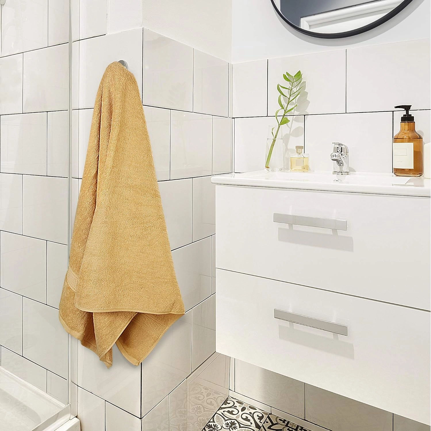 Utopia Towels 4 Pack Premium Bath Towels Set, 27 by 54 Inches, 100% Ring Spun Cotton 600GSM, Lightweight and Highly Absorbent Quick Drying Towels, Perfect for Daily Use, Beige