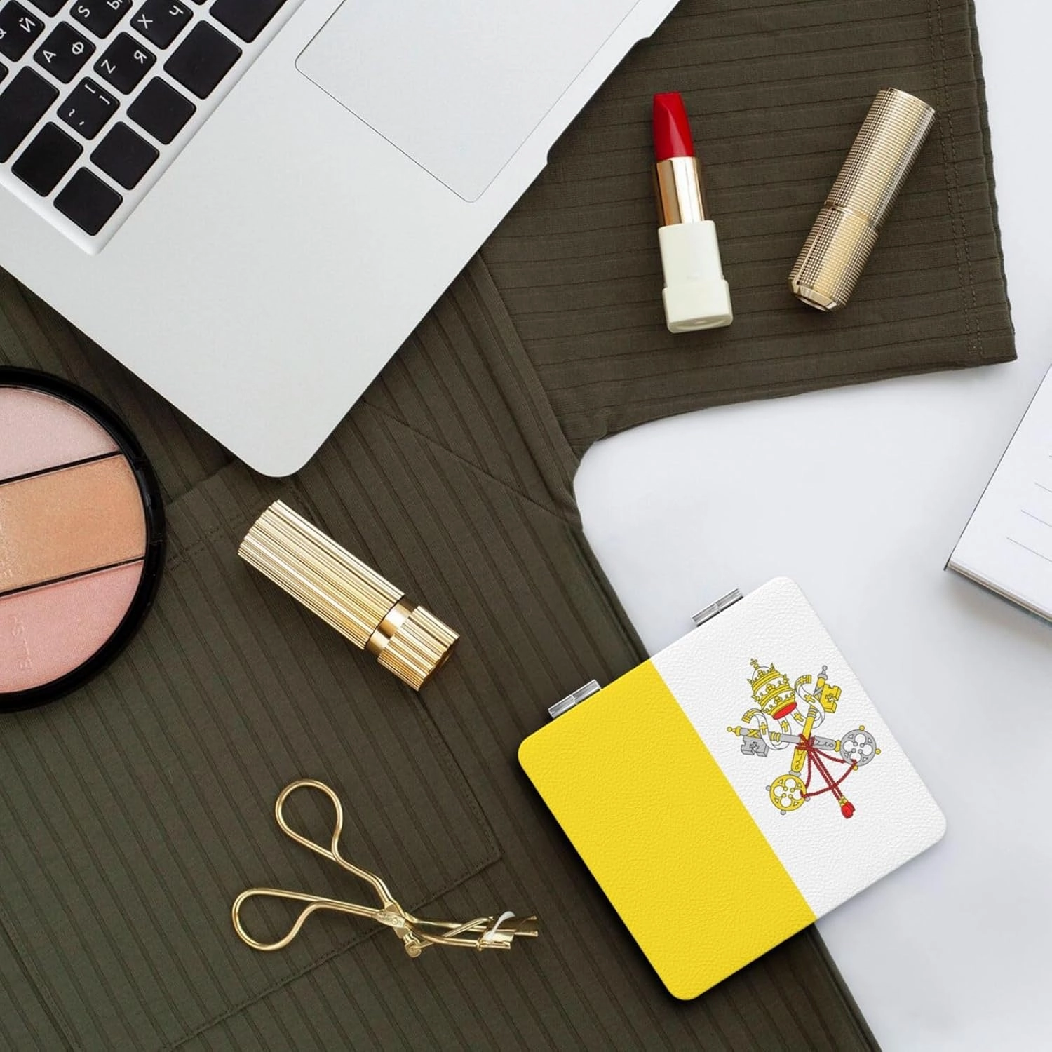 Vatican Flag Makeup Mirror Portable Folding Mini Mirror Double Sided Travel Makeup Mirror Square Handheld Pocket Mirror