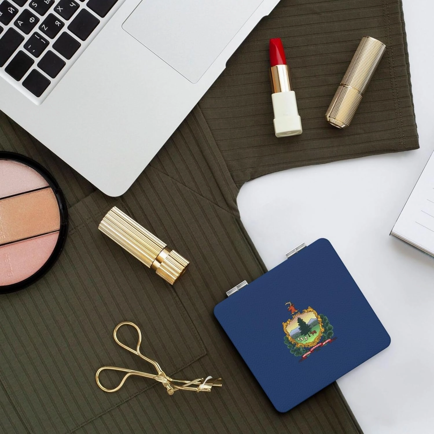 Vermont State Flag Makeup Mirror Portable Folding Mini Mirror Double Sided Travel Makeup Mirror Square Handheld Pocket Mirror
