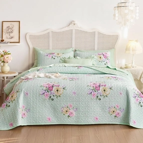 Wake In Cloud - Shabby Chic Quilt Set, Floral Coquette Cottagecore Farmhouse Vintage Flowers, for Women Teen Girls, Reversible Lightweight Bedspread Coverlet, 3 Pieces, Green, Queen/Full Size