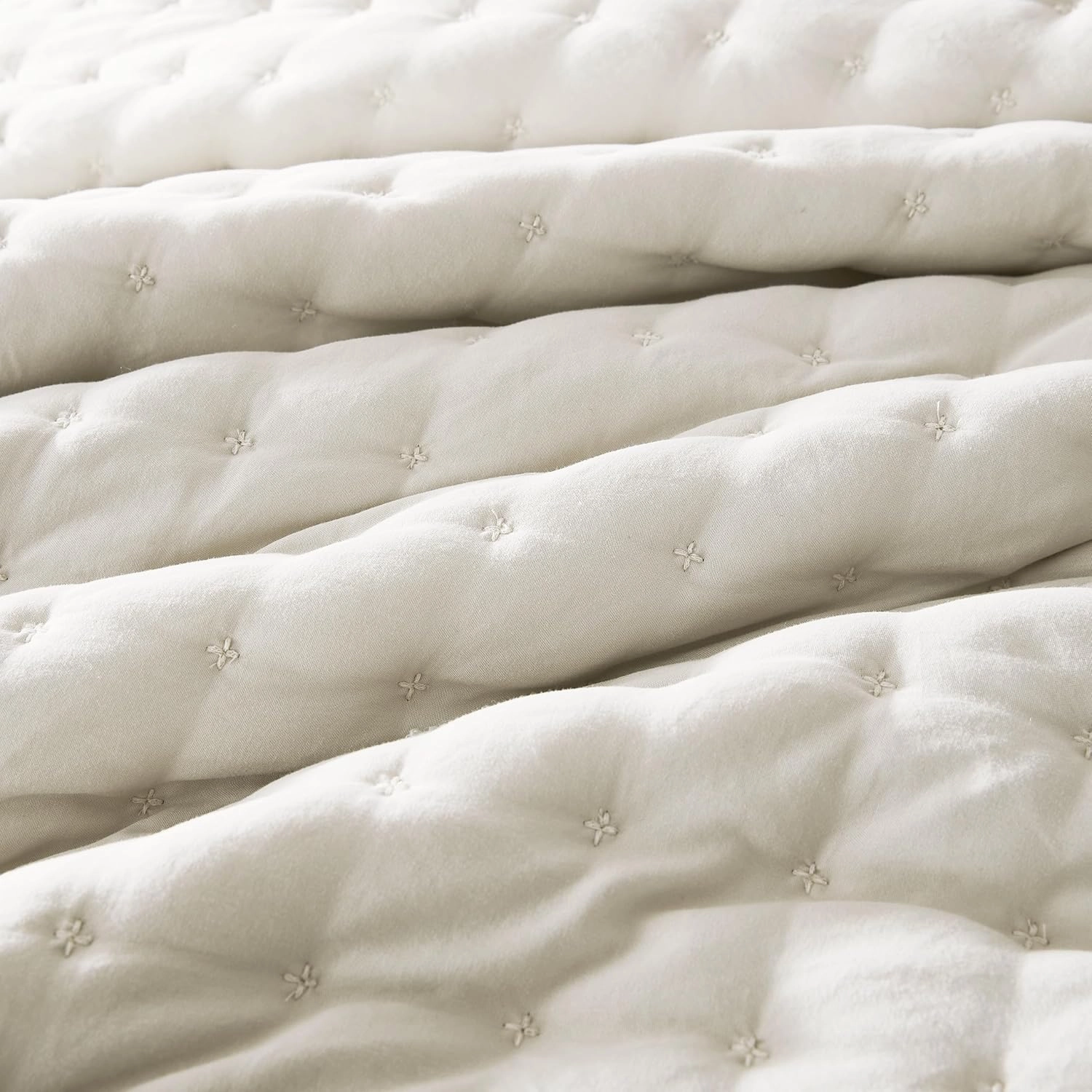 WDCOZY Ivory King Size Quilt Bedding Sets with 2 Pillow Shams, Lightweight Soft Bedspread Coverlet, Quilted Blanket Thin Comforter Bed Cover for All Season, 3 Pieces, 104x90 inches