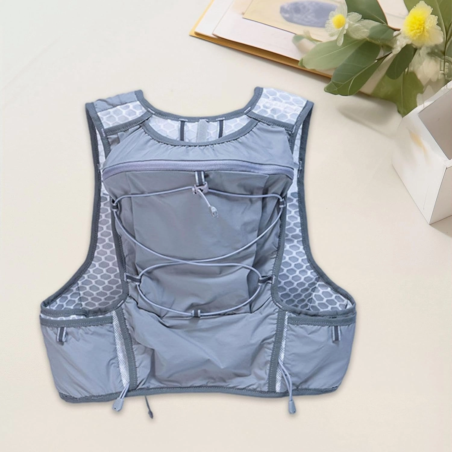 YIJU Water Pack Lightweight Hydration Backpack Fashion Breathable Leakproof 5L Rucksack for Running Cycling Hiking Men and Women